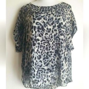 Joseph A. Women’s Animal print Chiffon Lined no-wrinkle.   Blouse New Size XL